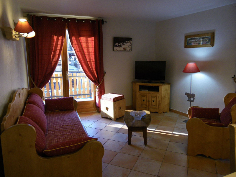 SALON - APPARTEMENT RAPIN ALAIN - VALLOIRE CENTRE - VALLOIRE RESERVATIONS SALON - APPARTEMENT RAPIN ALAIN - VALLOIRE CENTRE - VALLOIRE RESERVATIONS