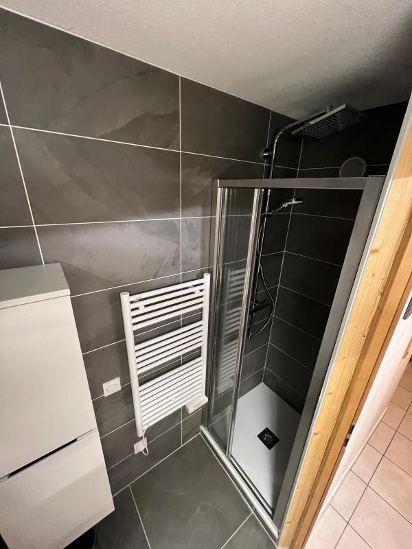 SALLE D'EAU- APPARTEMENT LA CLAREE C12 - VALLOIRE LES PLANS