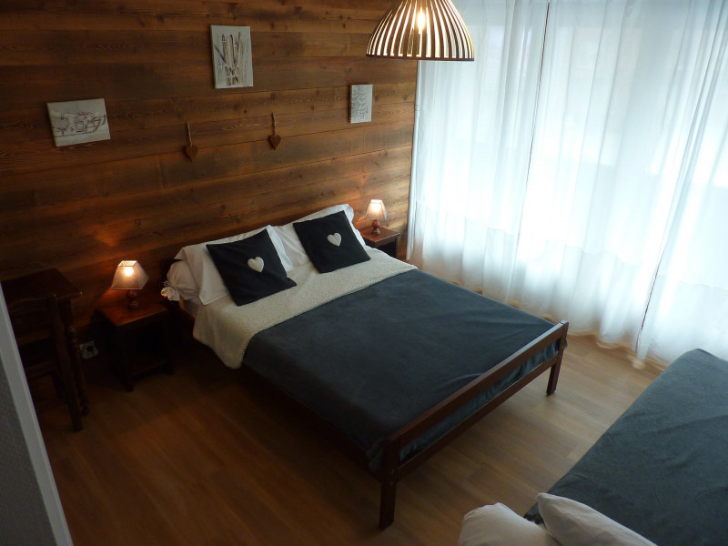 CHAMBRE - APPARTEMENT LA RESIDENCE - VALLOIRE CENTRE CHAMBRE - APPARTEMENT LA RESIDENCE - VALLOIRE CENTRE