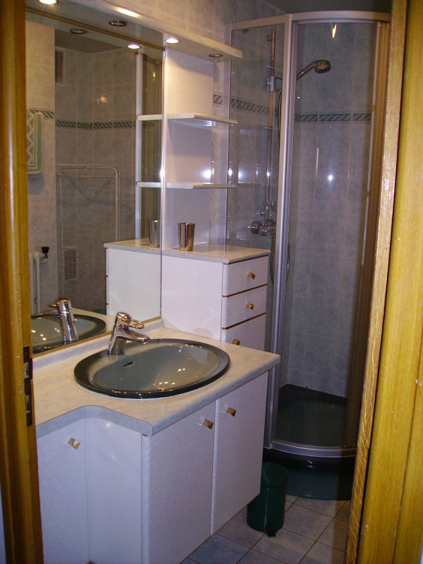SALLE D'EAU - APPARTEMENT LA RESIDENCE - VALLOIRE CENTRE SALLE D'EAU - APPARTEMENT LA RESIDENCE - VALLOIRE CENTRE