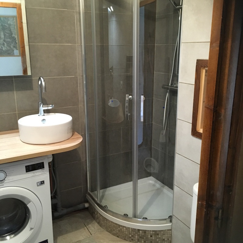 SALLE D'EAU - APPARTEMENT LES VALMONTS CHARDON 52 - LES CHARBONNIERES VALLOIRE SALLE D'EAU - APPARTEMENT LES VALMONTS CHARDON 52 - LES CHARBONNIERES VALLOIRE