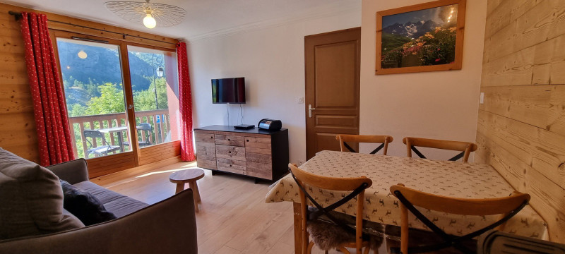 SALON- APPARTEMENT LES VALMONTS CHARDON 12 LES CHARBONNIERES VALLOIRE-VALLOIRE RESERVATIONS SALON- APPARTEMENT LES VALMONTS CHARDON 12 LES CHARBONNIERES VALLOIRE-VALLOIRE RESERVATIONS