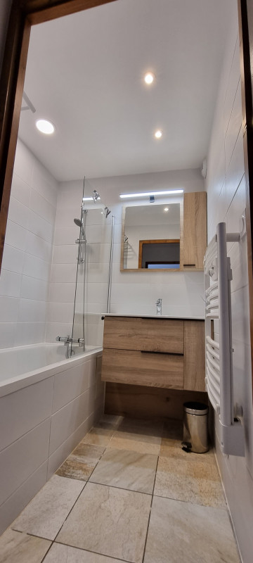 SALLE DE BAIN- APPARTEMENT LES VALMONTS CHARDON 12 LES CHARBONNIERES VALLOIRE SALLE DE BAIN- APPARTEMENT LES VALMONTS CHARDON 12 LES CHARBONNIERES VALLOIRE