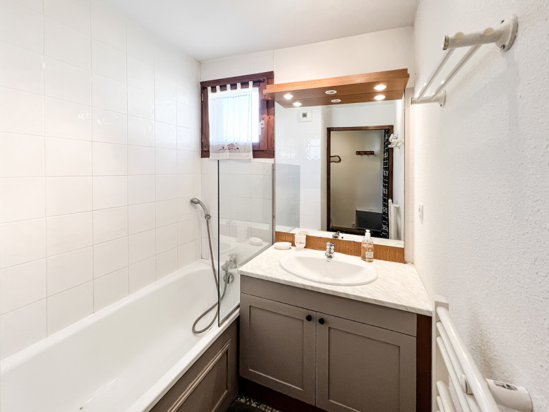 SALLE DE BAIN - APPARTEMENT LES VALMONTS CHARDON 23 - LES CHARBONNIERES VALLOIRE - VALLOIRE RESERVATIONS SALLE DE BAIN - APPARTEMENT LES VALMONTS CHARDON 23 - LES CHARBONNIERES VALLOIRE - VALLOIRE RESERVATIONS