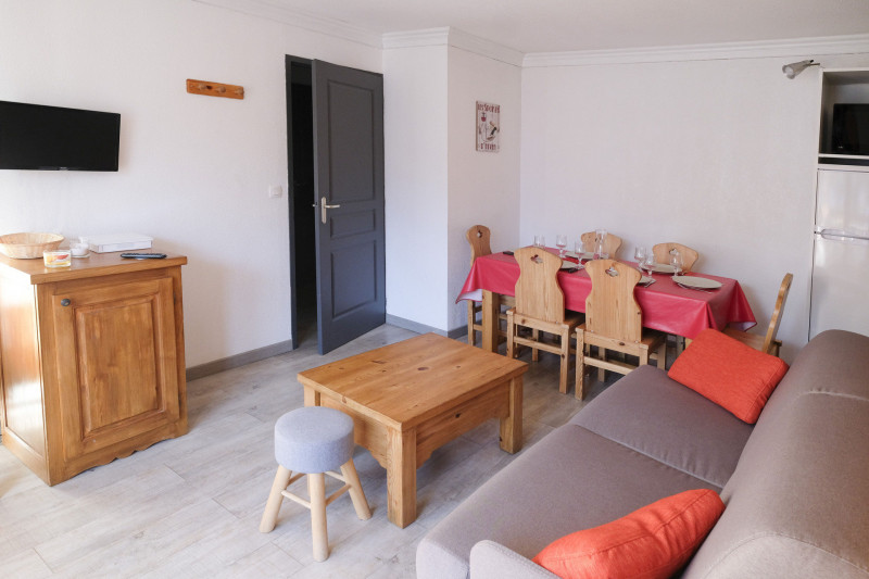 SALON - APPARTEMENT LES VALMONTS DAPHNE 12 - LES CHARBONNIERES VALLOIRE - VALLOIRE RESERVATIONS SALON - APPARTEMENT LES VALMONTS DAPHNE 12 - LES CHARBONNIERES VALLOIRE - VALLOIRE RESERVATIONS