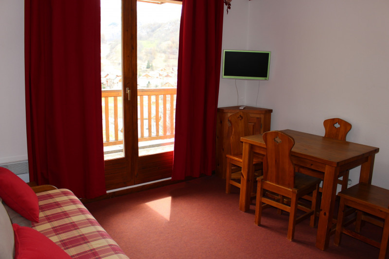 SALON - APPARTEMENT LES VALMONTS CHARDON 31- LES CHARBONNIERES VALLOIRE - VALLOIRE RESERVATIONS SALON - APPARTEMENT LES VALMONTS CHARDON 31- LES CHARBONNIERES VALLOIRE - VALLOIRE RESERVATIONS