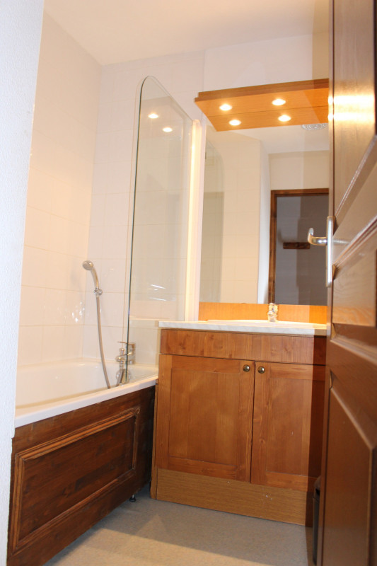 SALLE DE BAIN - APPARTEMENT LES VALMONTS CHARDON 31- LES CHARBONNIERES VALLOIRE SALLE DE BAIN - APPARTEMENT LES VALMONTS CHARDON 31- LES CHARBONNIERES VALLOIRE