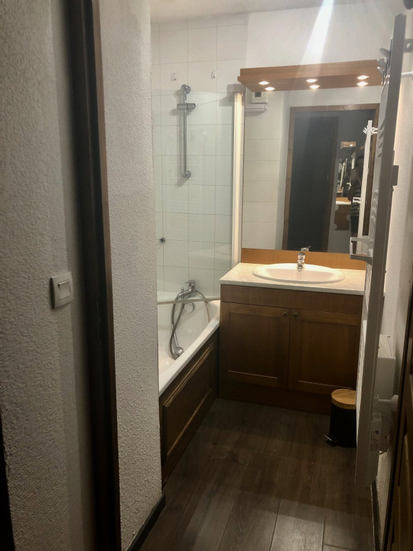 SALLE DE BAINS - APPARTEMENT LES VALMONTS DAPHNE 13 - LES CHARBONNIERES VALLOIRE SALLE DE BAINS - APPARTEMENT LES VALMONTS DAPHNE 13 - LES CHARBONNIERES VALLOIRE