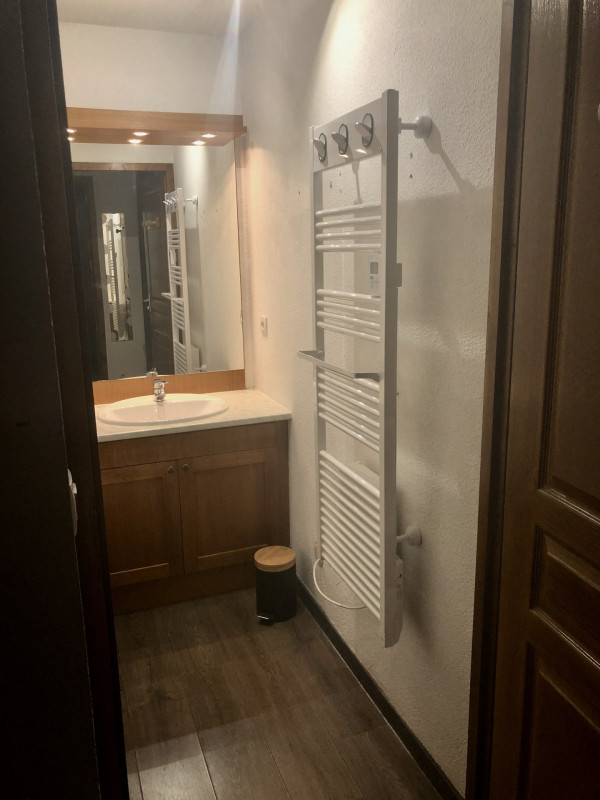 SALLE DE BAINS - APPARTEMENT LES VALMONTS DAPHNE 13 - LES CHARBONNIERES VALLOIRE SALLE DE BAINS - APPARTEMENT LES VALMONTS DAPHNE 13 - LES CHARBONNIERES VALLOIRE