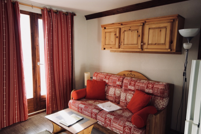 SALON - APPARTEMENT LES VALMONTS CHARDON 42 - LES CHARBONNIERES VALLOIRE - VALLOIRE RESERVATIONS SALON - APPARTEMENT LES VALMONTS CHARDON 42 - LES CHARBONNIERES VALLOIRE - VALLOIRE RESERVATIONS