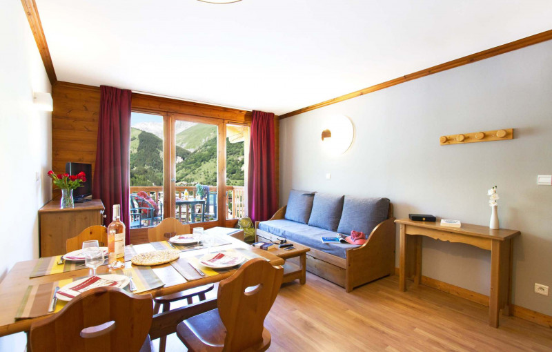 SALON - CHALETS DE LA VALLEE D'OR ODALYS - VALLOIRE LES CHARBONNIERES APPARTEMENT 4 PERSONNES - VALLOIRE RESERVATIONS - Photo non contractuelle SALON - CHALETS DE LA VALLEE D'OR ODALYS - VALLOIRE LES CHARBONNIERES APPARTEMENT 4 PERSONNES - VALLOIRE RESERVATIONS - Photo non contractuelle