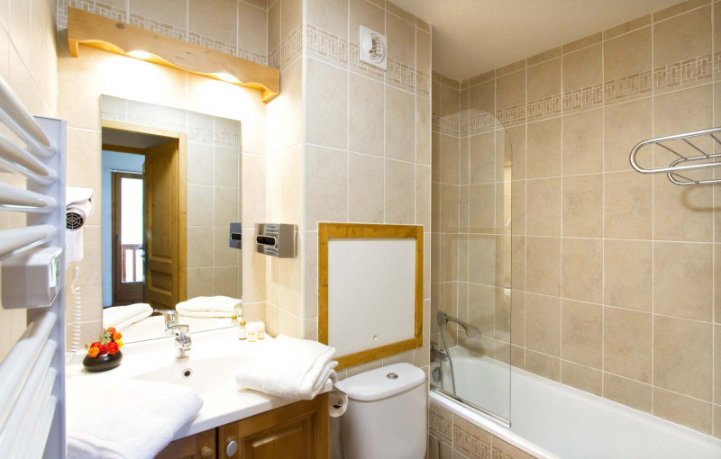 SALLE DE BAINS - CHALETS DE LA VALLEE D'OR ODALYS APPARTEMENT 4 PERSONNES - VALLOIRE LES CHARBONNIERES - Photo non contractuelle SALLE DE BAINS - CHALETS DE LA VALLEE D'OR ODALYS APPARTEMENT 4 PERSONNES - VALLOIRE LES CHARBONNIERES - Photo non contractuelle