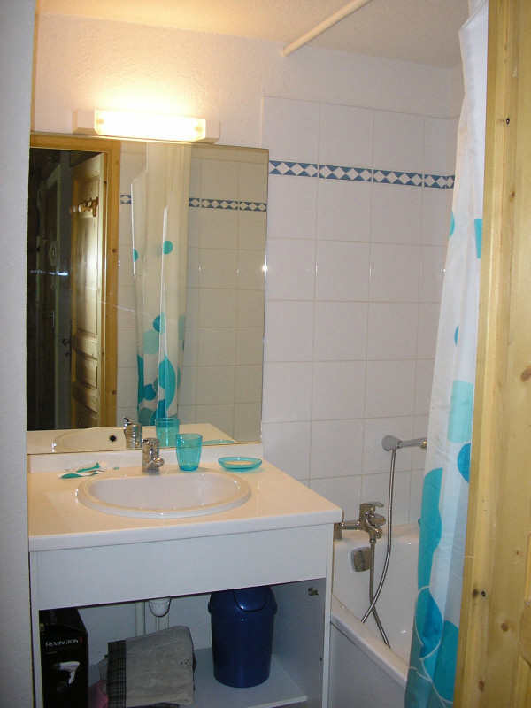 SALLE DE BAIN - APPARTEMENT LA CLAREE C11 - VALLOIRE LES PLANS SALLE DE BAIN - APPARTEMENT LA CLAREE C11 - VALLOIRE LES PLANS