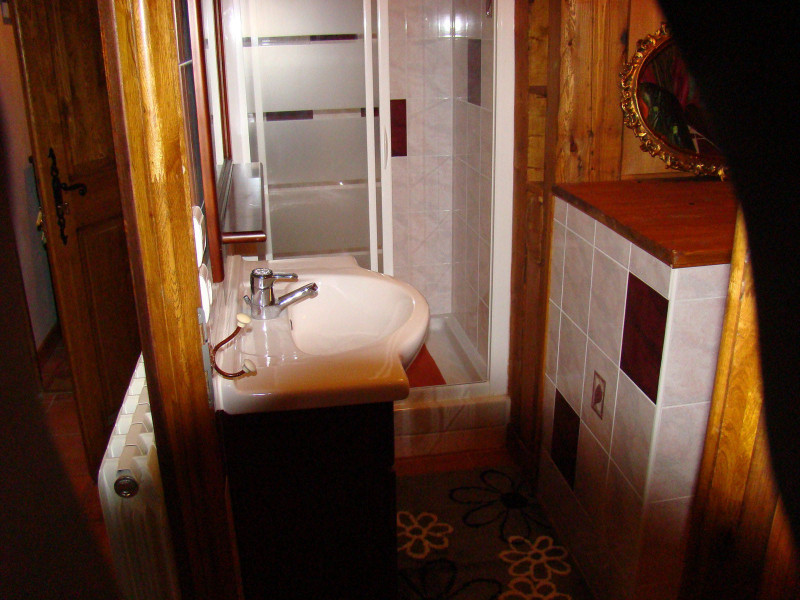 SALLE D'EAU - APPARTEMENT MAISON LUCINE ANESIE - VALLOIRE CENTRE SALLE D'EAU - APPARTEMENT MAISON LUCINE ANESIE - VALLOIRE CENTRE