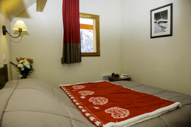 CHAMBRE- CHALETS DE VALORIA GOELIA APPARTEMENT 4/5 PERSONNES - VALLOIRE LES CHARBONNIERES - Photo non contractuelle CHAMBRE- CHALETS DE VALORIA GOELIA APPARTEMENT 4/5 PERSONNES - VALLOIRE LES CHARBONNIERES - Photo non contractuelle