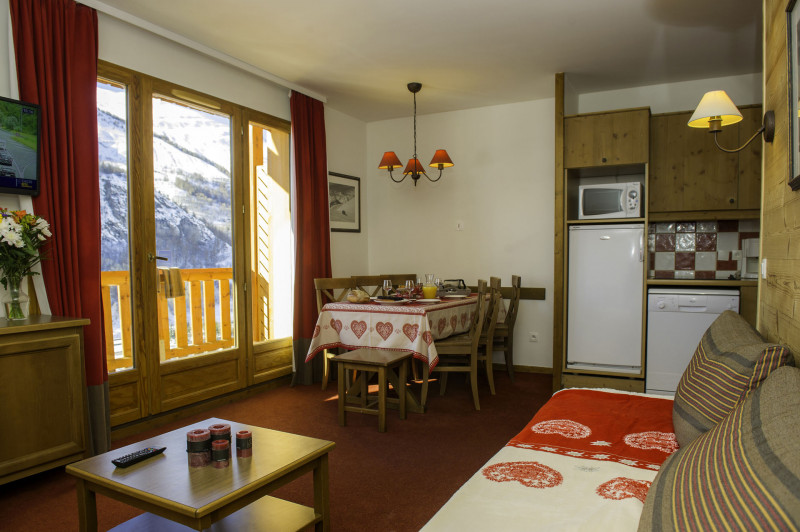 SALON - CHALETS DE VALORIA GOELIA APPARTEMENT 6 PERSONNES - VALLOIRE LES CHARBONNIERES - VALLOIRE RESERVATIONS - Photo non contractuelle SALON - CHALETS DE VALORIA GOELIA APPARTEMENT 6 PERSONNES - VALLOIRE LES CHARBONNIERES - VALLOIRE RESERVATIONS - Photo non contractuelle