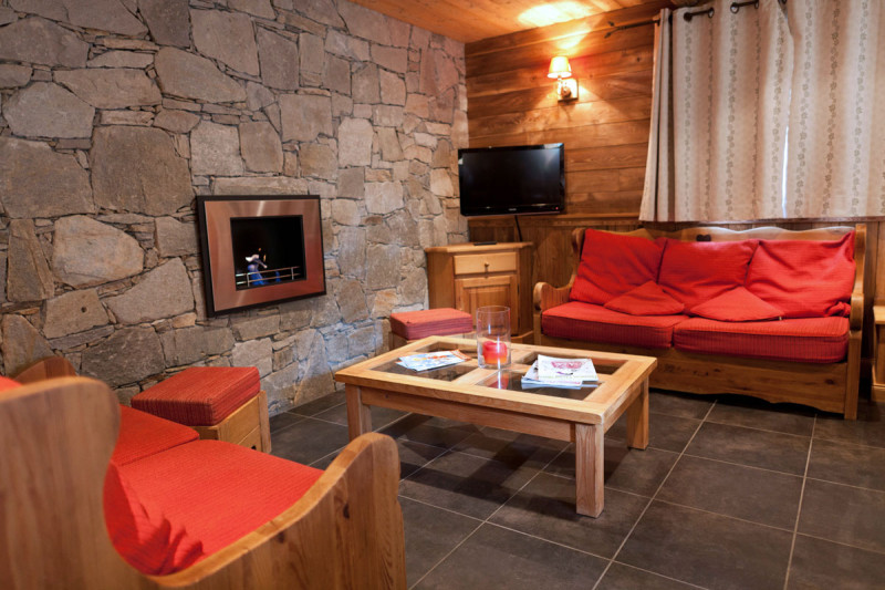 SALON - APPARTEMENT LES ALPAGES D'AUGUSTE GALTA - VALLOIRE CENTRE - VALLOIRE RESERVATIONS SALON - APPARTEMENT LES ALPAGES D'AUGUSTE GALTA - VALLOIRE CENTRE - VALLOIRE RESERVATIONS