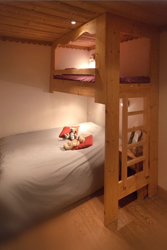 CHAMBRE - APPARTEMENT LES ALPAGES D'AUGUSTE GALTA - VALLOIRE CENTRE CHAMBRE - APPARTEMENT LES ALPAGES D'AUGUSTE GALTA - VALLOIRE CENTRE