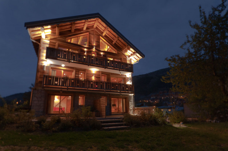 IMMEUBLE - APPARTEMENT LES ALPAGES D'AUGUSTE OURRA - VALLOIRE CENTRE IMMEUBLE - APPARTEMENT LES ALPAGES D'AUGUSTE OURRA - VALLOIRE CENTRE