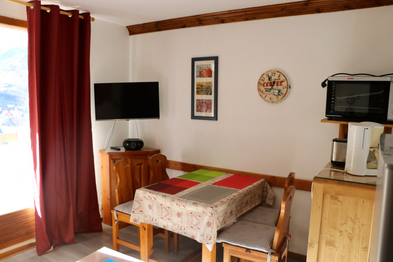 SALON - APPARTEMENT LES VALMONTS CHARDON 41 - LES CHARBONNIERES VALLOIRE - VALLOIRE RESERVATIONS SALON - APPARTEMENT LES VALMONTS CHARDON 41 - LES CHARBONNIERES VALLOIRE - VALLOIRE RESERVATIONS