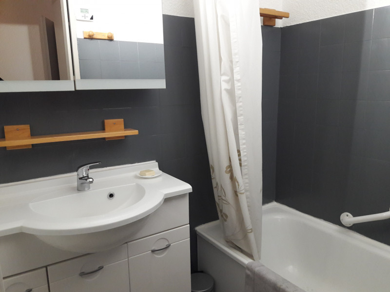 SALLE DE BAIN -  STUDIO THYMEL 19- VALLOIRE LES VERNEYS