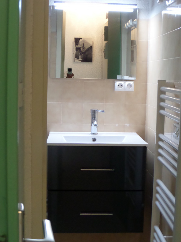 SALLE DE BAINS - APPARTEMENT THYMEL 22 - LES VERNEYS VALLOIRE SALLE DE BAINS - APPARTEMENT THYMEL 22 - LES VERNEYS VALLOIRE