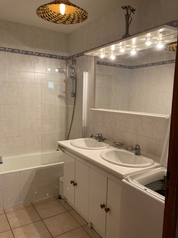 SALLE DE BAINS - APPARTEMENT  LE BARILLON C - VALLOIRE LES VERNEYS - VALLOIRE RESERVATIONS SALLE DE BAINS - APPARTEMENT  LE BARILLON C - VALLOIRE LES VERNEYS - VALLOIRE RESERVATIONS