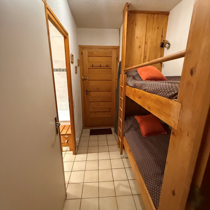 COIN NUIT ENTREE - STUDIO LES AROLLES COIN NUIT ENTREE - STUDIO LES AROLLES