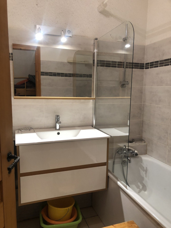 SALLE DE BAIN - STUDIO LES AROLLES SALLE DE BAIN - STUDIO LES AROLLES