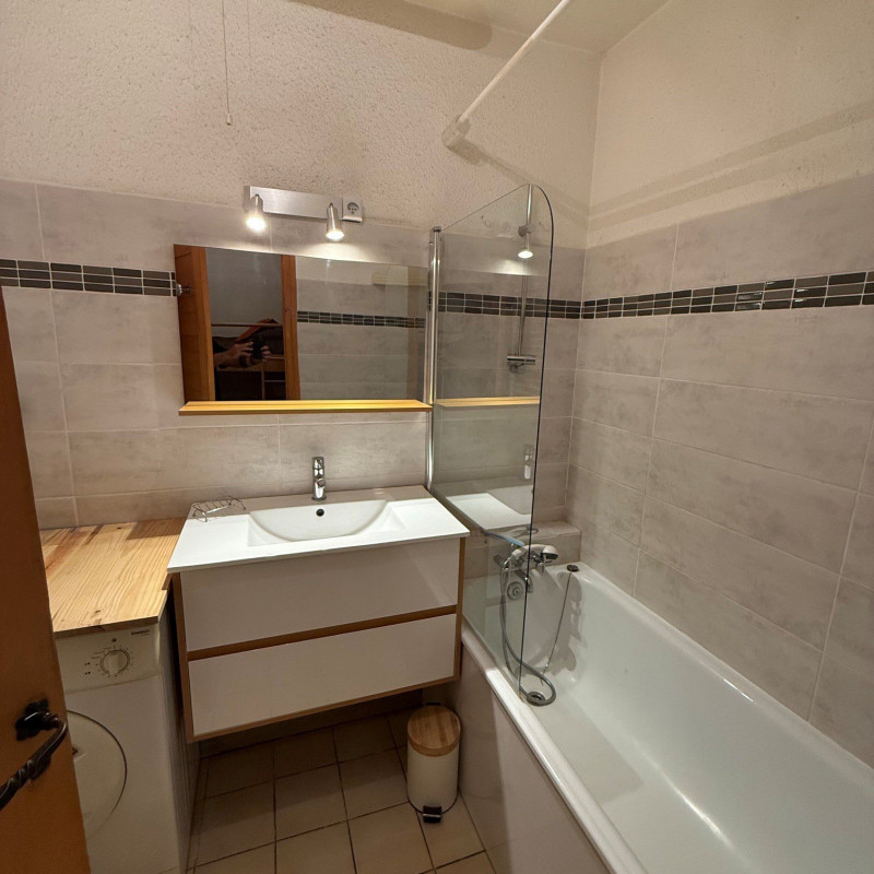 SALLE DE BAIN - STUDIO LES AROLLES G N° 48 - VALLOIRE LES VERNEYS - VALLOIRE RESERVATIONS SALLE DE BAIN - STUDIO LES AROLLES G N° 48 - VALLOIRE LES VERNEYS - VALLOIRE RESERVATIONS