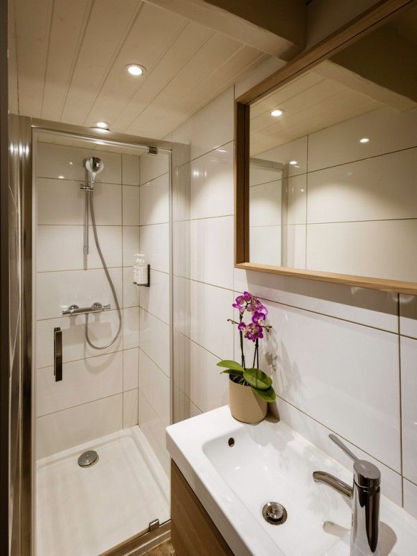 SALLE D'EAU - APPARTEMENT FERMES DU PLANET 4 - VALLOIRE LES VERNEYS SALLE D'EAU - APPARTEMENT FERMES DU PLANET 4 - VALLOIRE LES VERNEYS