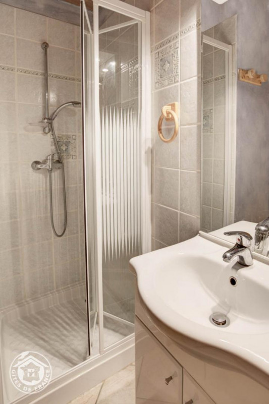 SALLE D'EAU - APPARTEMENT LES ANCOLIES - VALLOIRE LES VERNEYS SALLE D'EAU - APPARTEMENT LES ANCOLIES - VALLOIRE LES VERNEYS