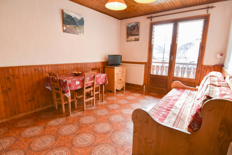 SALON - APPARTEMENT GRAND GALIBIER - VALLOIRE LES VERNEYS - VALLOIRE RESERVATIONS SALON - APPARTEMENT GRAND GALIBIER - VALLOIRE LES VERNEYS - VALLOIRE RESERVATIONS