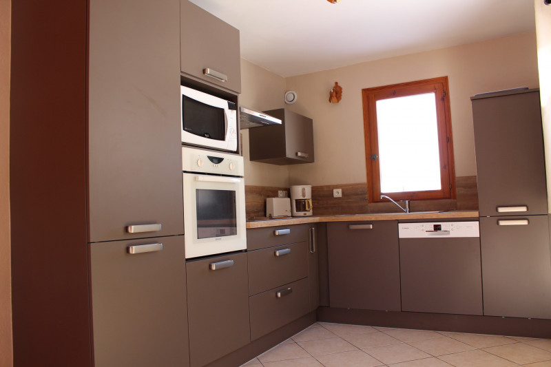 CUISINE - CHALET EAU ROUGE - VALLOIRE LES VERNEYS CUISINE - CHALET EAU ROUGE - VALLOIRE LES VERNEYS
