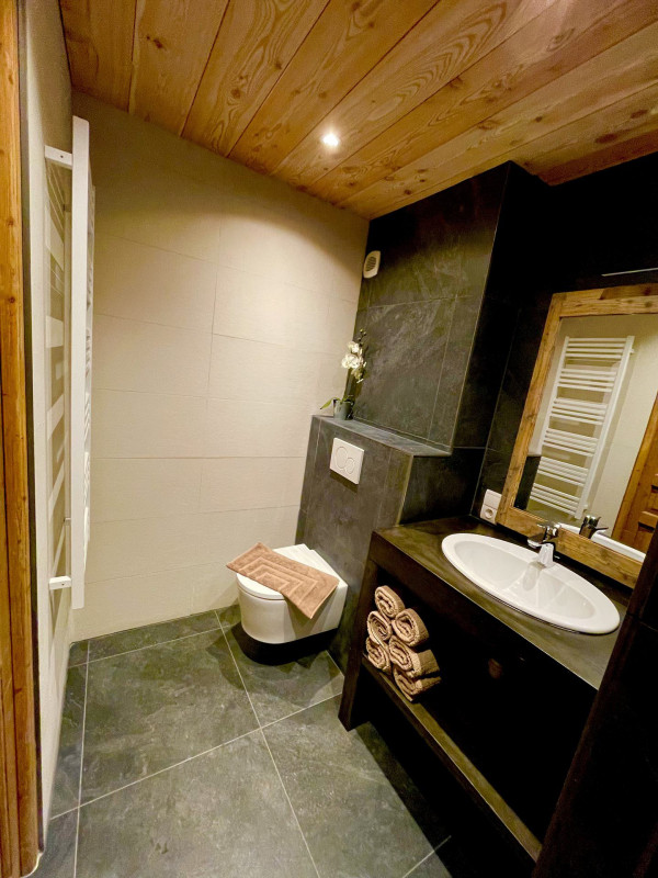 SALLE D'EAU - CHALET LE NÉVÉ APPARTEMENT 2 - VALLOIRE LES VERNEYS SALLE D'EAU - CHALET LE NÉVÉ APPARTEMENT 2 - VALLOIRE LES VERNEYS