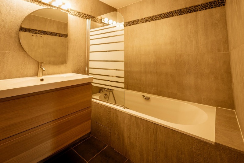 SALLE DE BAINS - APPARTEMENT LES FERMES DU PLANET 2 - VALLOIRE LES VERNEYS SALLE DE BAINS - APPARTEMENT LES FERMES DU PLANET 2 - VALLOIRE LES VERNEYS