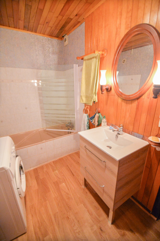 SALLE DE BAIN- APPARTEMENT CHOSEAUX - VALLOIRE CENTRE SALLE DE BAIN- APPARTEMENT CHOSEAUX - VALLOIRE CENTRE