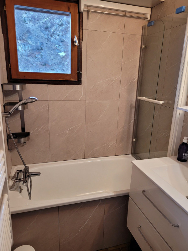 SALLE DE BAINS - APPARTEMENT PLAN SOLEIL D21 - VALLOIRE LA GRAND VY