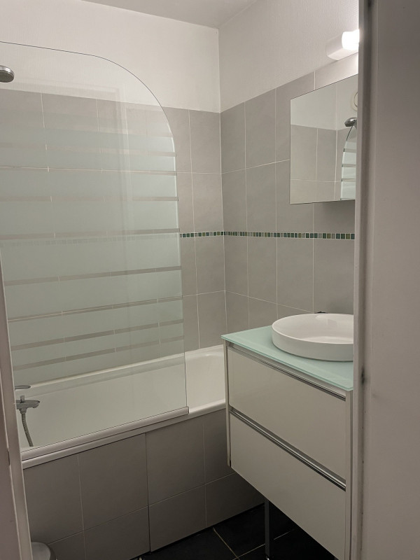 SALLE DE BAINS - APPARTEMENT PLAN SOLEIL C22 - VALLOIRE LA GRAND VY SALLE DE BAINS - APPARTEMENT PLAN SOLEIL C22 - VALLOIRE LA GRAND VY