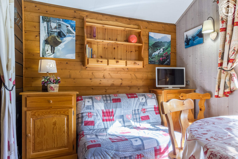 SEJOUR - CHALET BONNE EAU J -VALLOIRE LA BORGE SEJOUR - CHALET BONNE EAU J -VALLOIRE LA BORGE