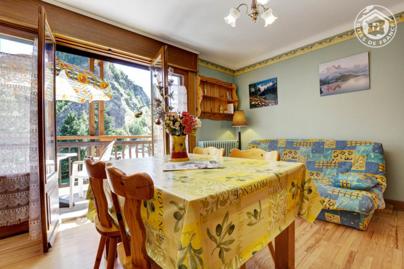 SALON - APPARTEMENT - LA BORGE - BONEAU 2 - VALLOIRE LA BORGE - VALLOIRE RESERVATIONS SALON - APPARTEMENT - LA BORGE - BONEAU 2 - VALLOIRE LA BORGE - VALLOIRE RESERVATIONS