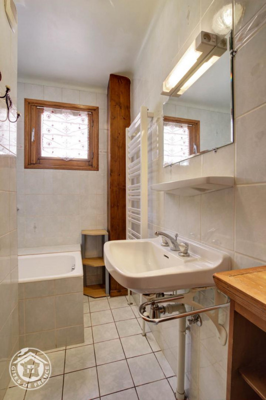 SALLE DE BAIN- APPARTEMENT - LA BORGE - BONEAU 2 - VALLOIRE LA BORGE SALLE DE BAIN- APPARTEMENT - LA BORGE - BONEAU 2 - VALLOIRE LA BORGE