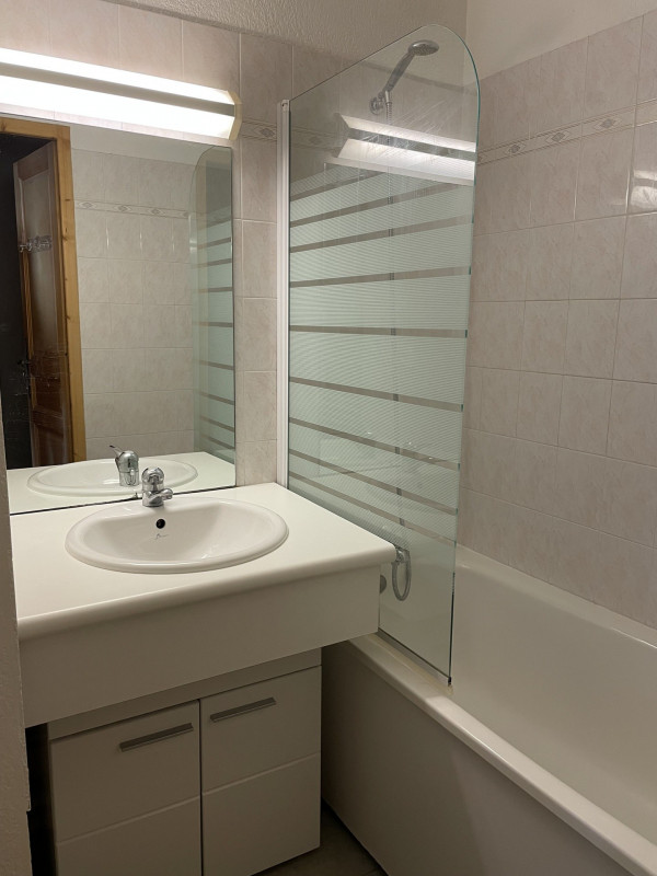 SALLE DE BAIN - APPARTEMENT CHALET L'ALP DU PONTET A3 - VALLOIRE LE PONTET SALLE DE BAIN - APPARTEMENT CHALET L'ALP DU PONTET A3 - VALLOIRE LE PONTET