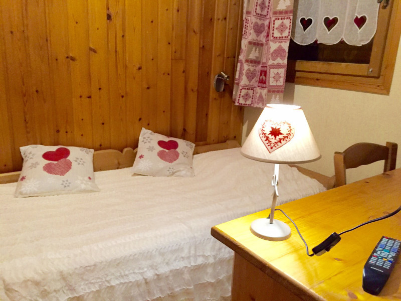 CHAMBRE - APPARTEMENT LUPINS 2 - VALLOIRE LES VERNEYS CHAMBRE - APPARTEMENT LUPINS 2 - VALLOIRE LES VERNEYS