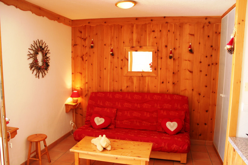 SALON - CHALET LES ANCOLIES APPARTEMENT MYOSOTIS - VALLOIRE LES CLOTS - VALLOIRE RESERVATIONS SALON - CHALET LES ANCOLIES APPARTEMENT MYOSOTIS - VALLOIRE LES CLOTS - VALLOIRE RESERVATIONS