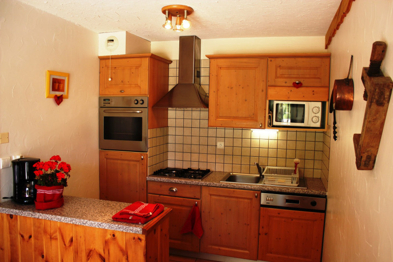 CUISINE - CHALET LES ANCOLIES APPARTEMENT MYOSOTIS - VALLOIRE LES CLOTS CUISINE - CHALET LES ANCOLIES APPARTEMENT MYOSOTIS - VALLOIRE LES CLOTS