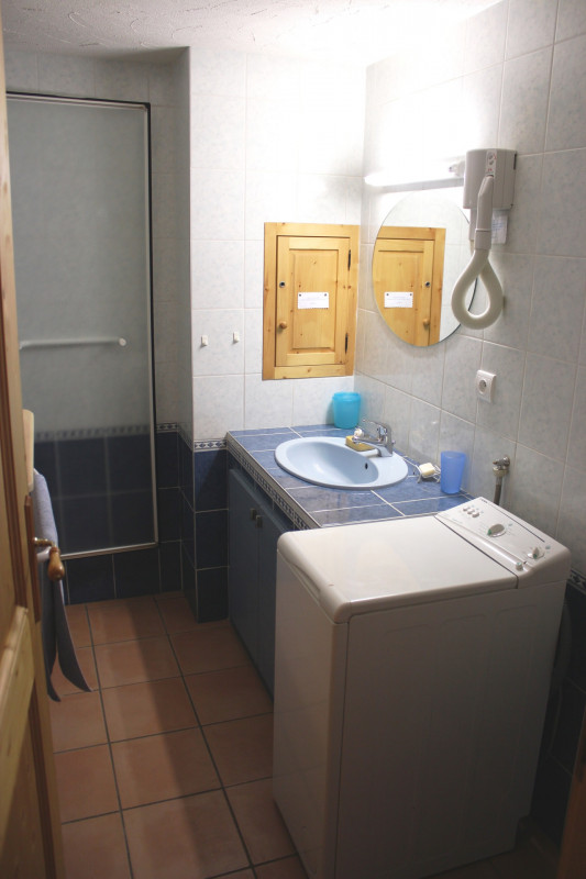 SALLE D'EAU - CHALET LES ANCOLIES APPARTEMENT MYOSOTIS - VALLOIRE LES CLOTS SALLE D'EAU - CHALET LES ANCOLIES APPARTEMENT MYOSOTIS - VALLOIRE LES CLOTS