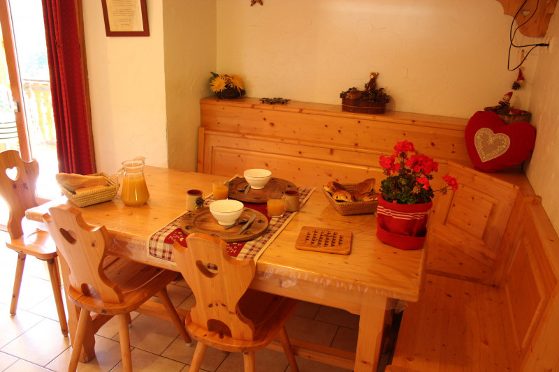 SALON- APPARTEMENT CHALET LES ANCOLIES ANEMONE - VALLOIRE LES CLOTS - VALLOIRE RESERVATION SALON- APPARTEMENT CHALET LES ANCOLIES ANEMONE - VALLOIRE LES CLOTS - VALLOIRE RESERVATION