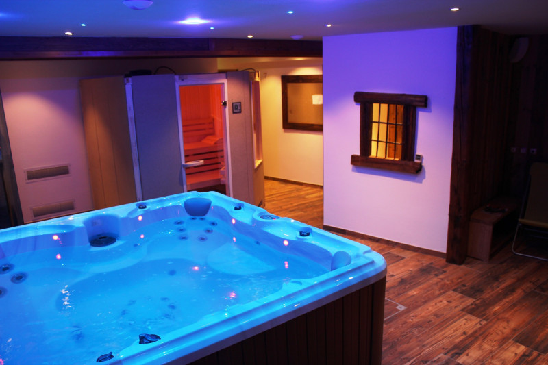 JACUZZI - APPARTEMENT LES ANCOLIES PRIMEVERE - VALLOIRE LES CLOTS JACUZZI - APPARTEMENT LES ANCOLIES PRIMEVERE - VALLOIRE LES CLOTS