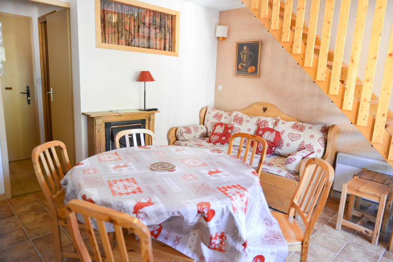 SALON - APPARTEMENT DEMEURANCE 114 - VALLOIRE LES PLANS - VALLOIRE RESERVATIONS SALON - APPARTEMENT DEMEURANCE 114 - VALLOIRE LES PLANS - VALLOIRE RESERVATIONS